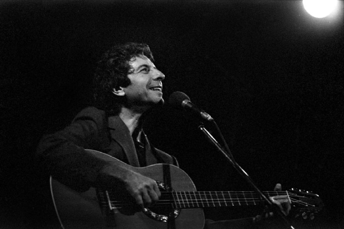 Leonard Cohen Converts "The Captain" From A Song To Spoken Word While Crew,  Gnomes & Fairies Fix His Guitar - 1985 - AllanShowalter.com