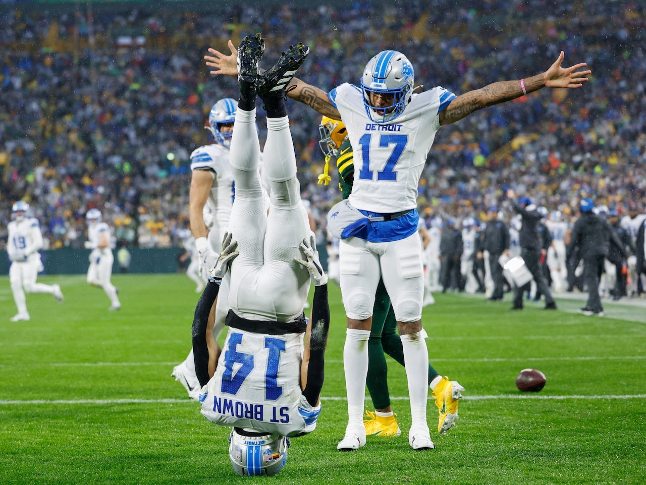 Lions' Amon-Ra St. Brown now rooting for Packers with top seed on the line  - mlive.com