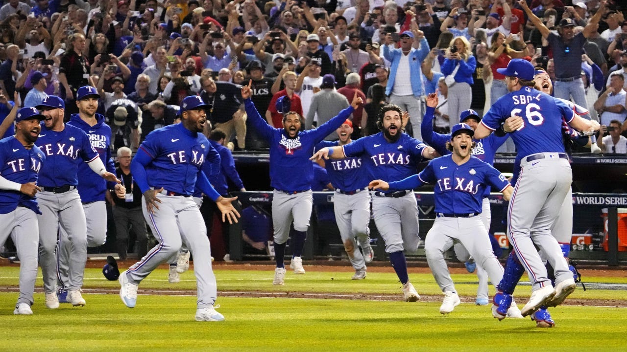 Rangers parade: Texas players, fans celebrate World Series win