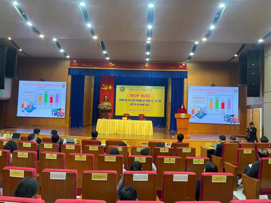 Toàn cảnh buổi họp báo. Toàn cảnh buổi họp báo.