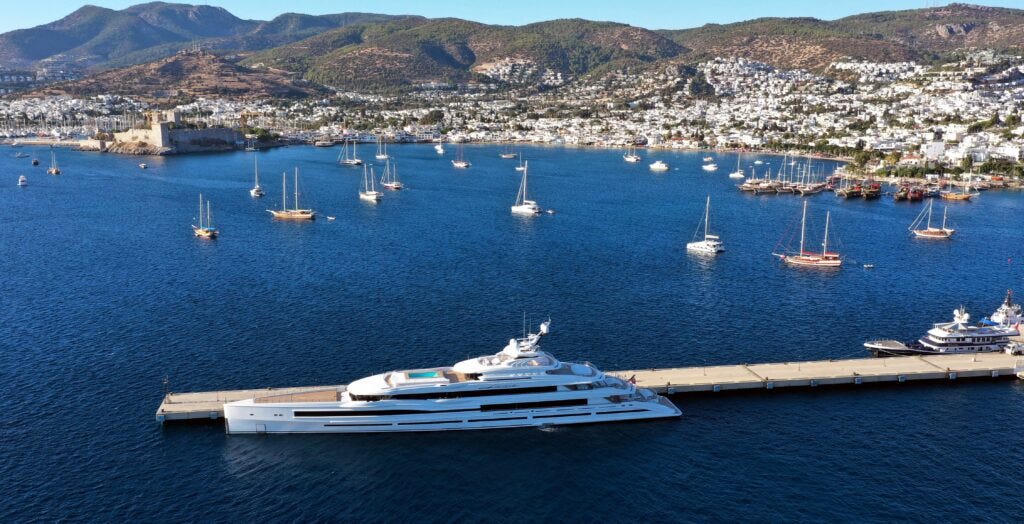 Bill Gates invited Jeff Bezos to the Superyacht B-Day ...