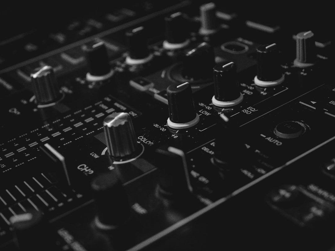 <p>Photo by <a href="https://unsplash.com/@nielserdmann?utm_source=storipress&utm_medium=referral&utm_campaign=api-credit">Niels Erdmann</a> / <a href="https://unsplash.com/?utm_source=storipress&utm_medium=referral&utm_campaign=api-credit">Unsplash</a></p> crossfader