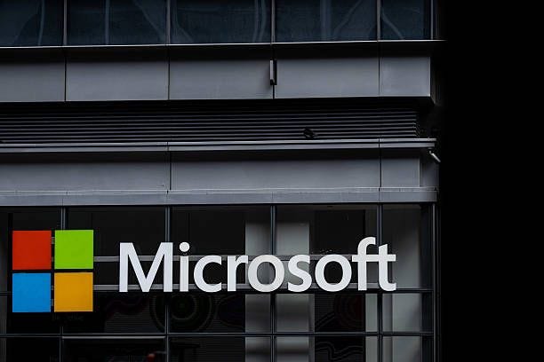 MICROSOFT’S $1B DATA CENTER DELAYED BY PAYMENT DISPUTES