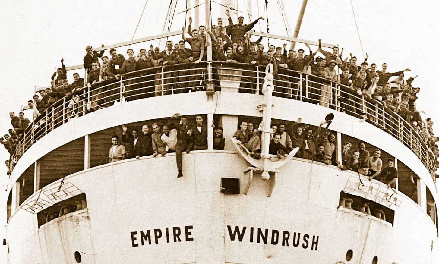 EMPIRE WINDRUSH - Sea Breezes