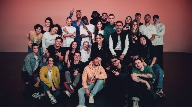 À bientôt la famille… 💛 Tataki RTS - Radio Télévision Suisse, c'est  terminé pour moi. Après 3 années de malades, je quitte le navire pour de  nouveaux challenges :) Merci à toute