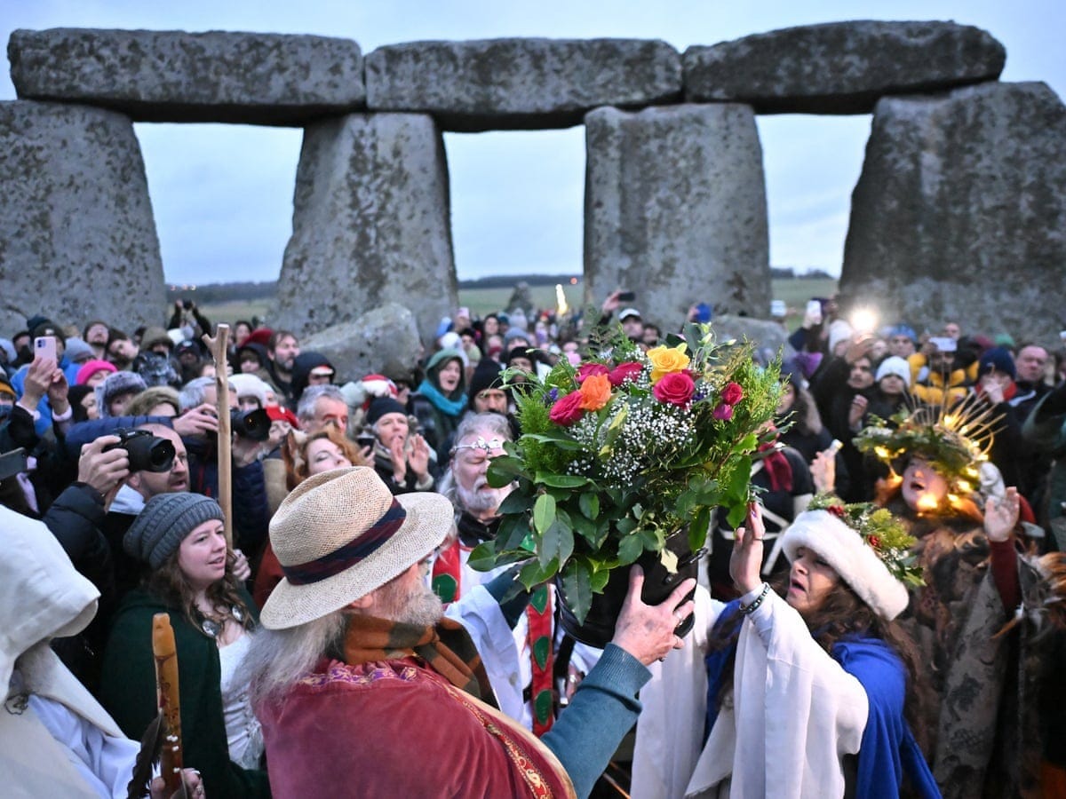 A time to reflect': crowds celebrate winter solstice at Stonehenge |  Stonehenge | The Guardian
