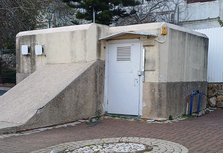 Left : a public shelter; Right: a temporary shelter