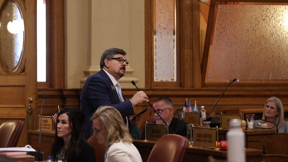 Public school unions under fire at South Dakota Capitol