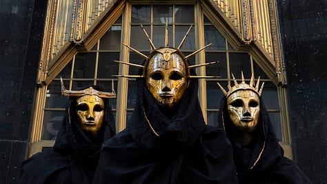 Fotografías de las bandas Ghost, Imperial Triumphant, Slipknot, Bone Cult y Gaerea, todas con miembros cubiertos por máscaras.