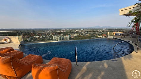 Hilton Garden Inn Rayong - Rooftop bar and pool