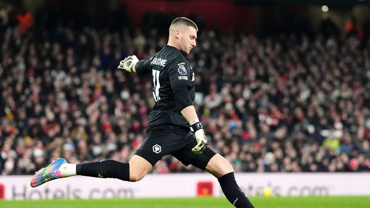 Celtic FC Intensifies Goalkeeper Search: Tóth and Johnstone Emerged as Frontrunners