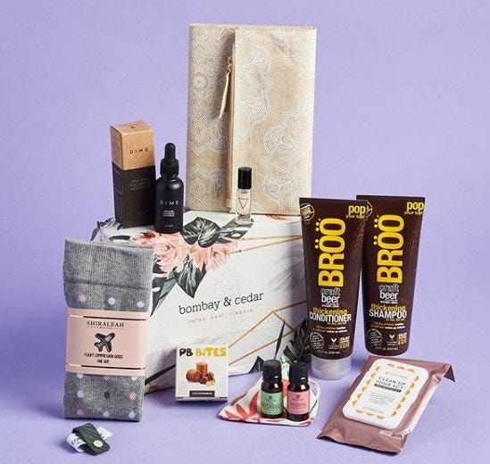 Bombay & Cedar Box showing products of the Premium gift box Bombay & Cedar Box showing products of the Premium gift box