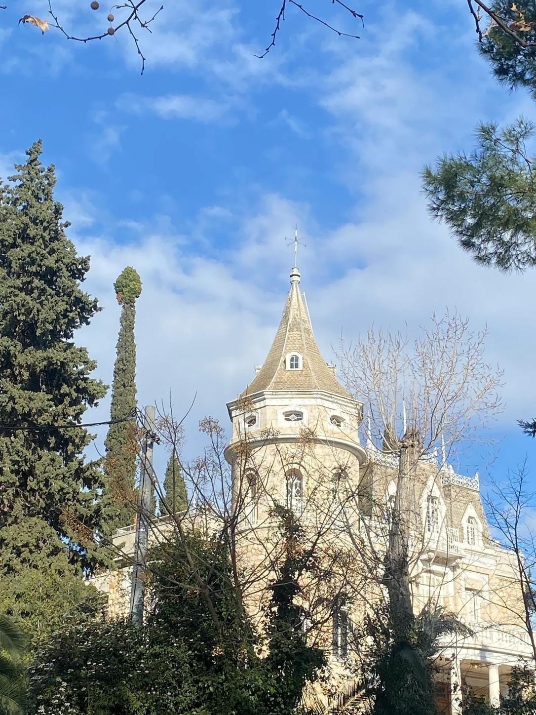 A building with trees and blue sky
AI-generated content may be incorrect.