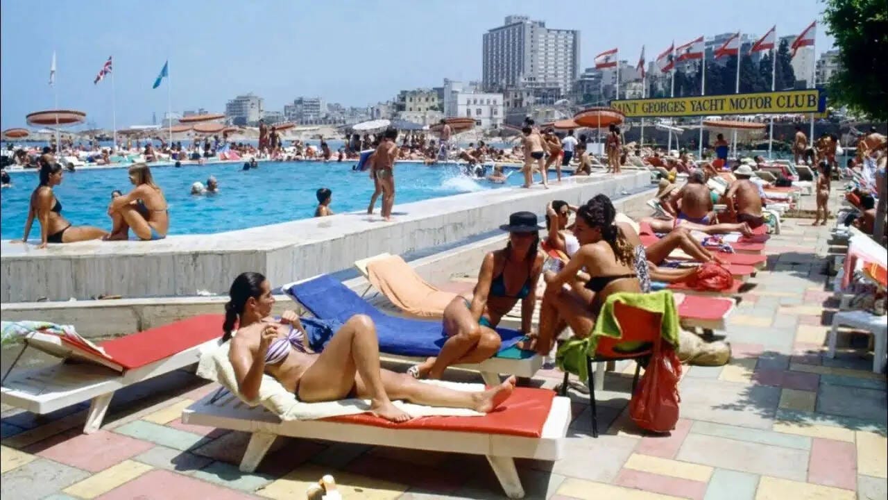 Saint George Hotel in Beirut, 1974. (Photo: Instagram/oldbeiruthlebanon)