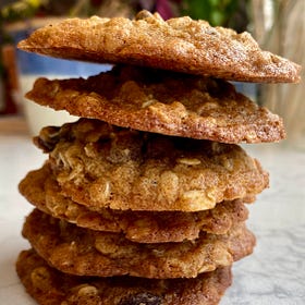 Chewy and crunchy oatmeal cookies