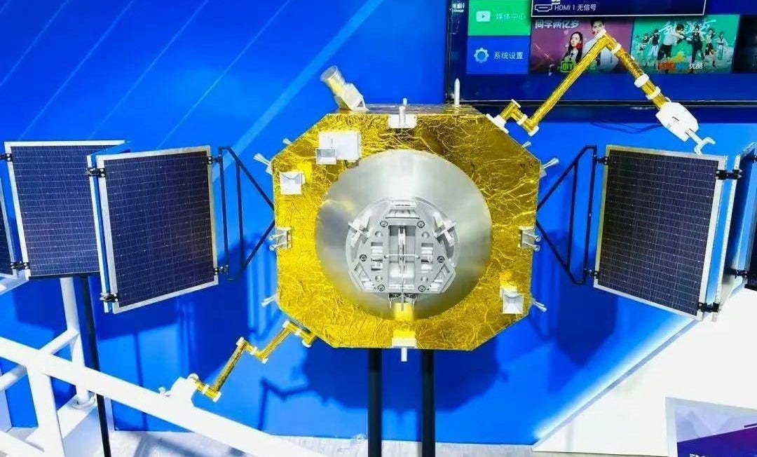 A model of what is possibly the service section of the Shijian-21 or Shijian-25 satellite. A model of what is possibly the service section of the Shijian-21 or Shijian-25 satellite.