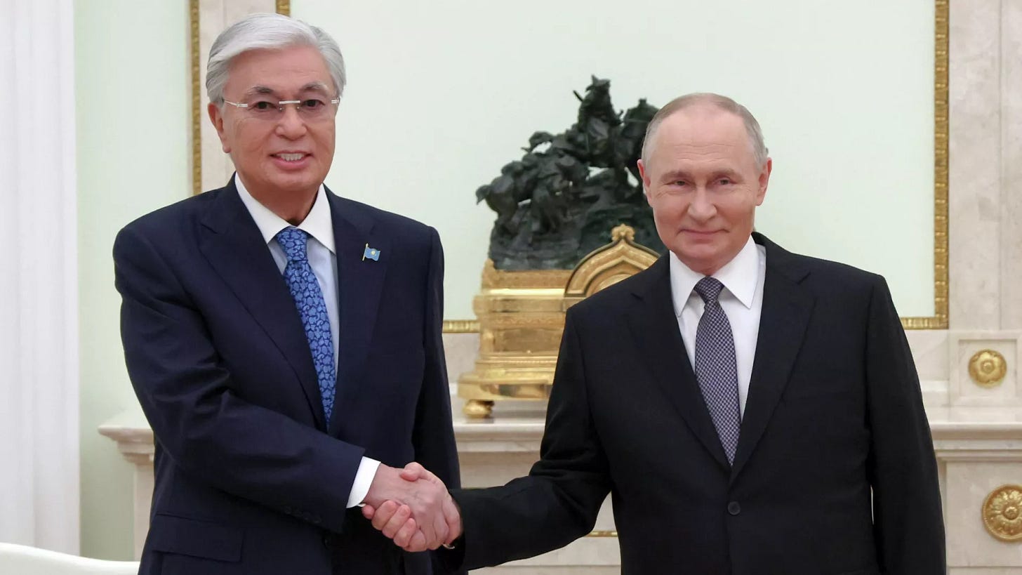 Russian President Vladimir Putin and Kazakh President Kassym-Jomart Tokayev  - Sputnik International, 1920, 12.11.2025