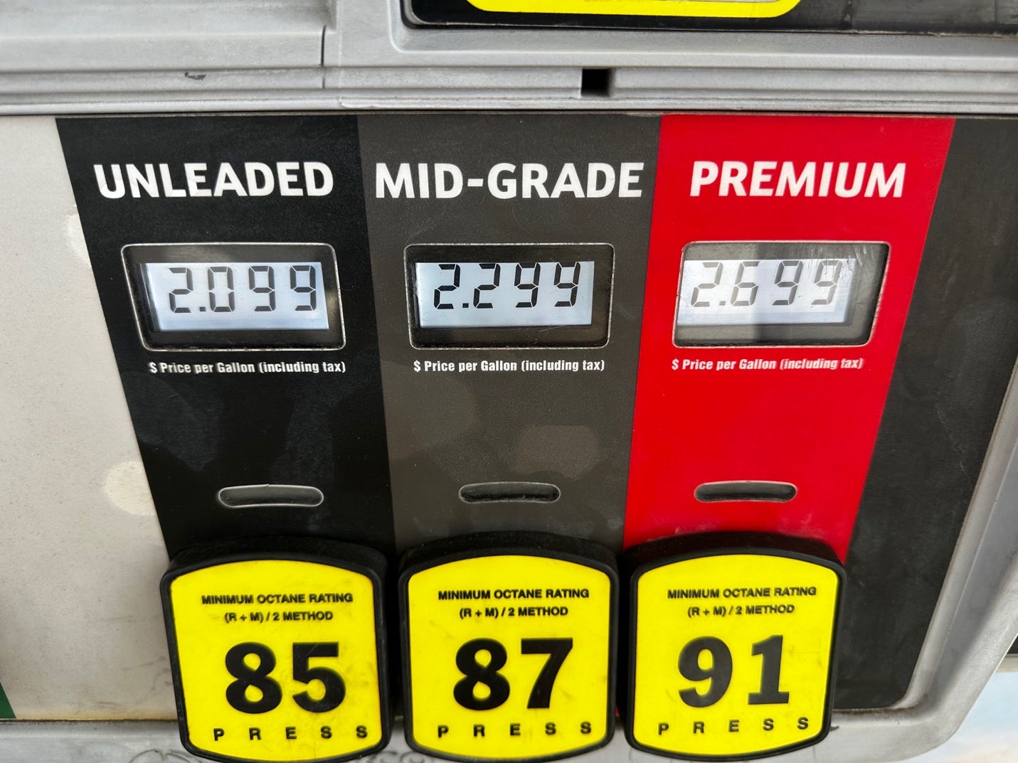 A close up of a gas pump

Description automatically generated