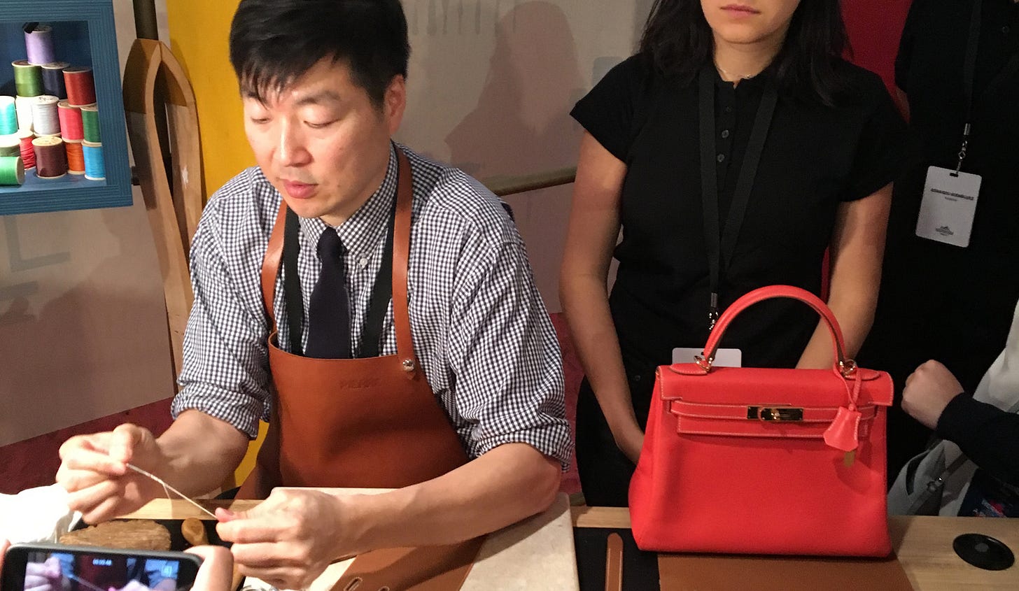 Lujo a puertas abiertas, un vistazo al trabajo de los artesanos de Hermès |  Estilo de Vida Belleza | Univision