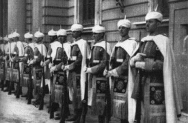 Noin 80 000–100 000 marokkolaista muslimia taisteli Francon joukkojen riveissä Espanjan sisällissodassa. Myöhemmin Francon hallinto teki yhteistyötä Hitlerin Saksan ja Mussolinin Italian kanssa.