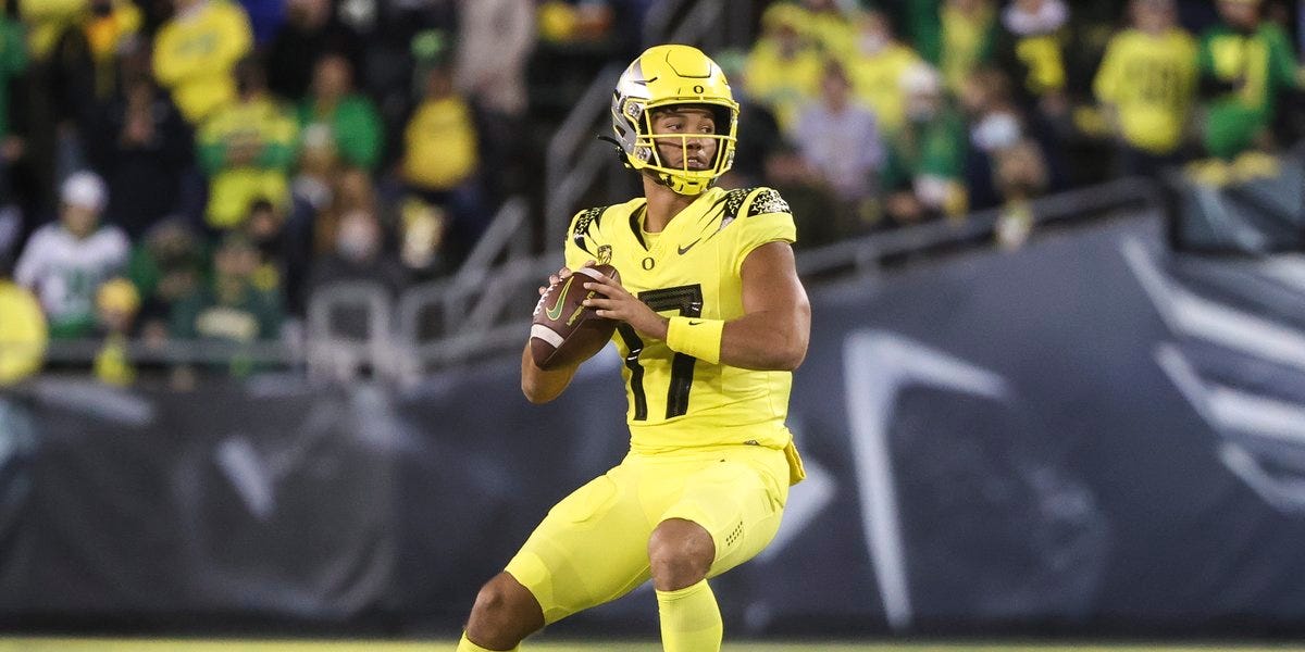 Canzano: Oregon Ducks' quarterback battle has transfer portal written all over it
