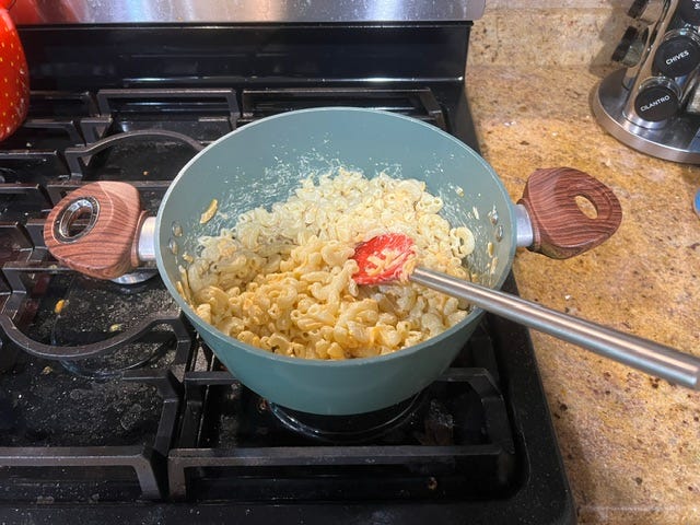 cooked macaroni and cheese in a blue pot