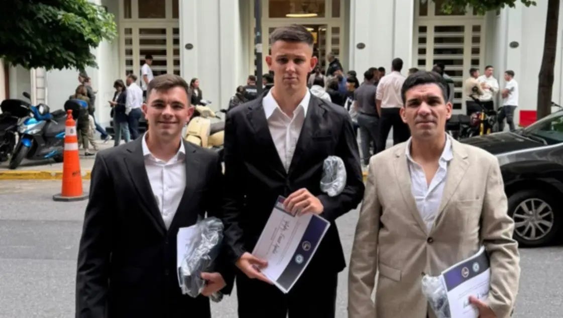 La ABA los formó y AFA los adoptó: otros tres árbitros bahienses firmaron contrato profesional La ABA los formó y AFA los adoptó: otros tres árbitros bahienses firmaron contrato profesional