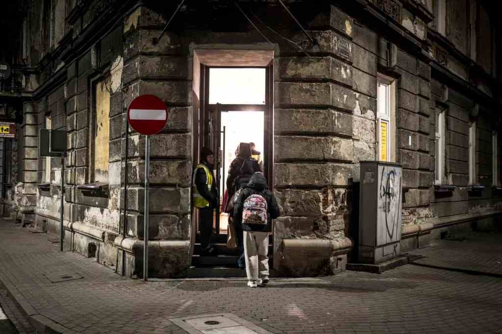 Ukrainian women and children arrive at the train station in Przemyśl, Poland, and are guided by aid workers and volunteers to a nearby safe house after fleeing Russia’s war in Ukraine. November, 2025 | Nancy Richards Farese Ukrainian women and children arrive at the train station in Przemyśl, Poland, and are guided by aid workers and volunteers to a nearby safe house after fleeing Russia’s war in Ukraine. November, 2025 | Nancy Richards Farese