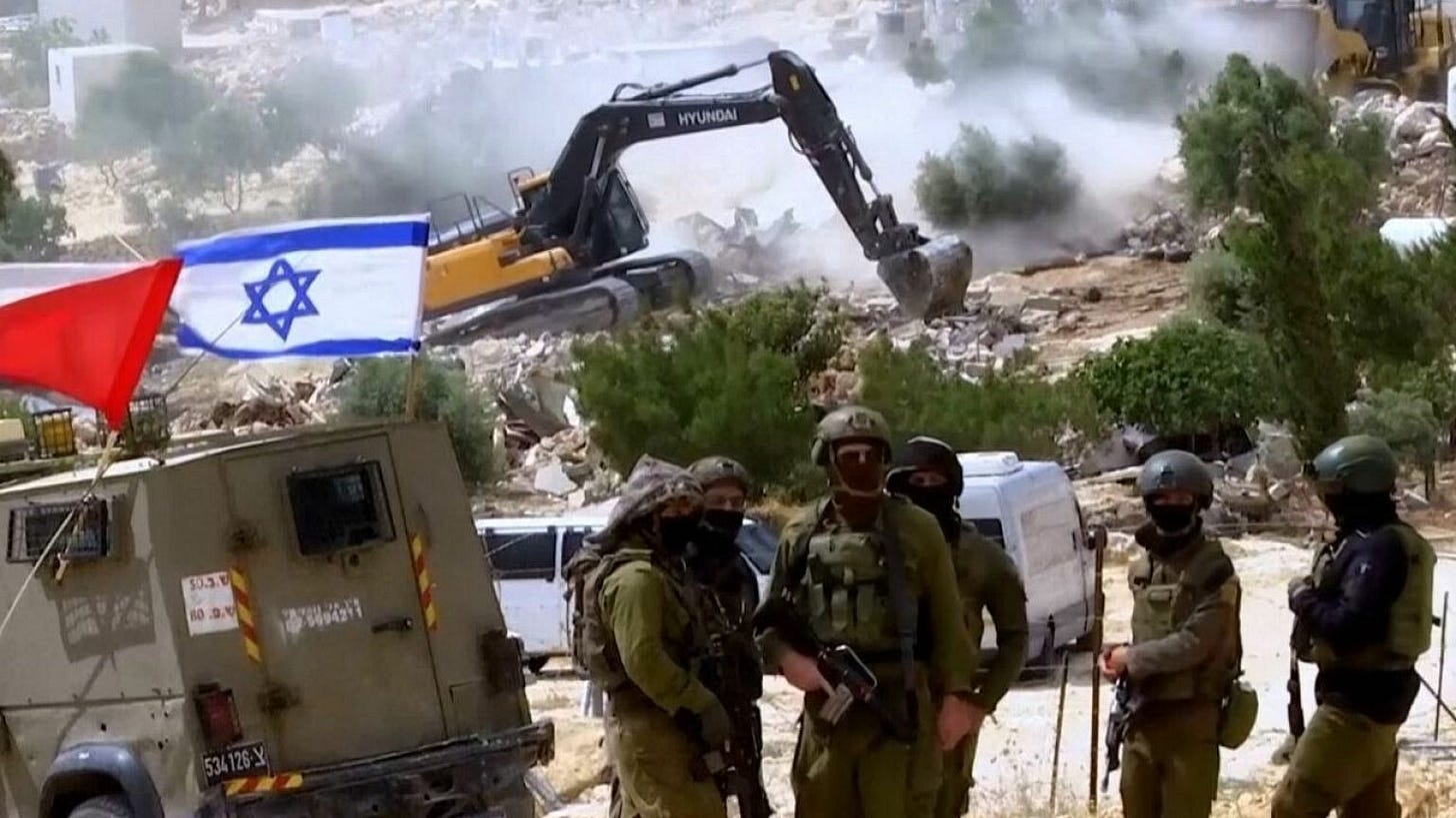Israeli bulldozers demolish most of a West Bank Bedouin hamlet displacing  dozens of Palestinians | Euronews
