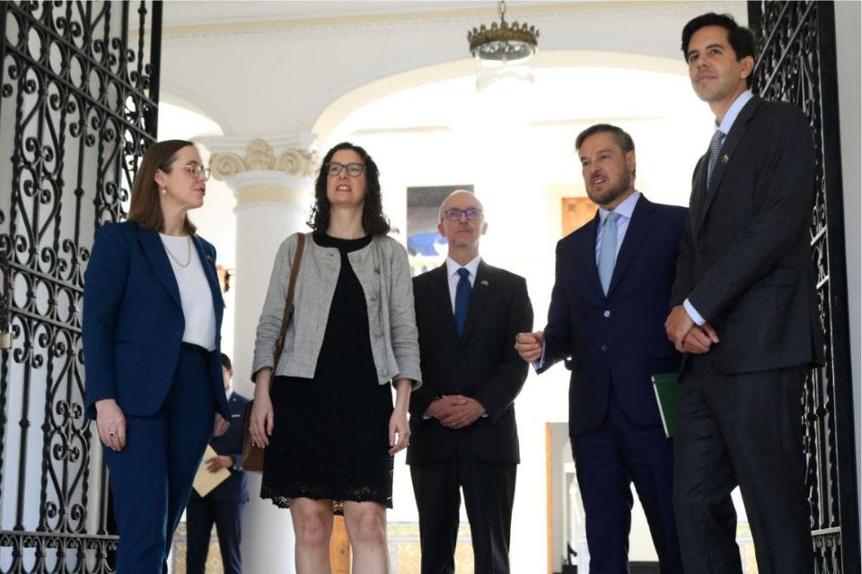 Funcionarias Reino Unido Venezuela