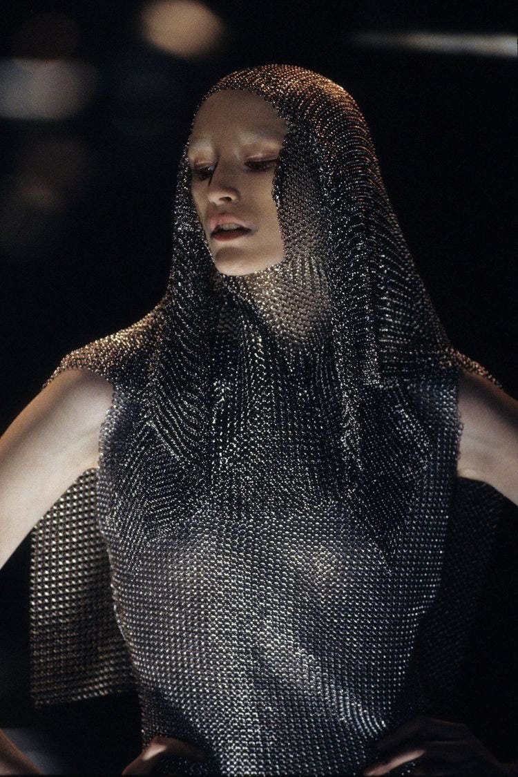 ALEXANDER MCQUEEN - DARKNESS AND DREAMS: Analysing Joan of Arc FW98 —  MAGAZINE