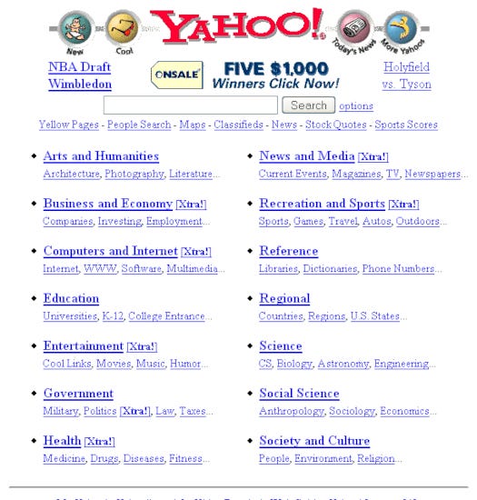 La page d'accueil de Yahoo ! dans les années 1990, où la barre de recherche prend bien moins de place que les diverses catégories : Arts and Humanities, Business and Economy, Recreation and sports…