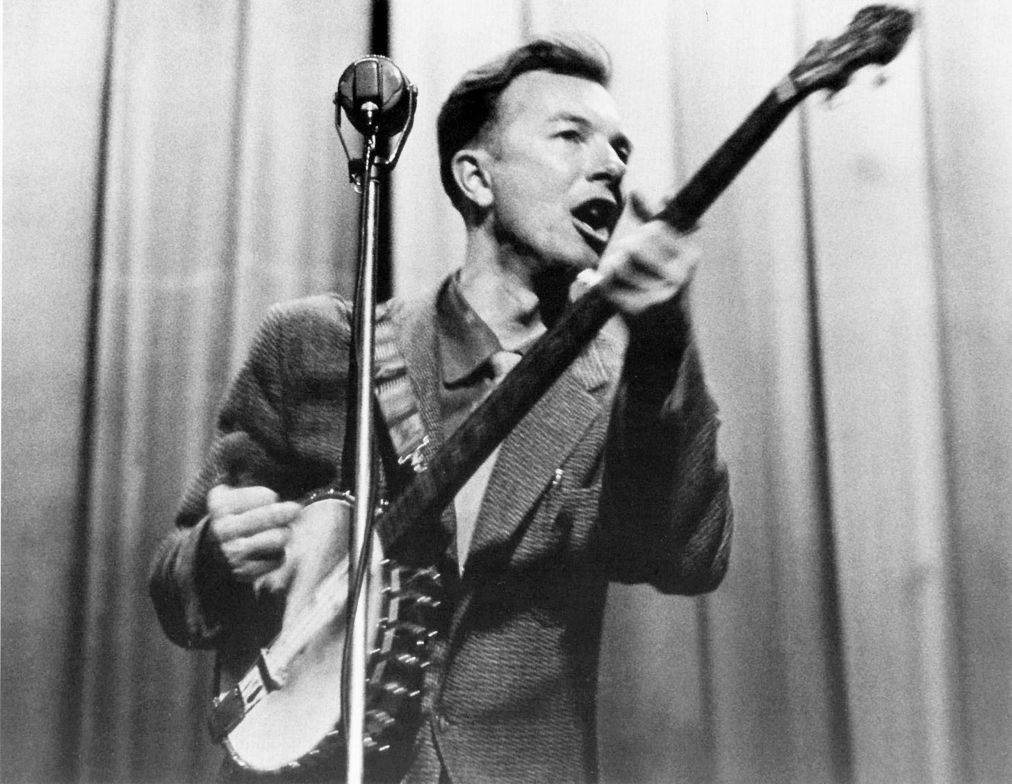 Pete Seeger, Champion of Folk Music and Social Change, Dies at 94 - The New  York Times