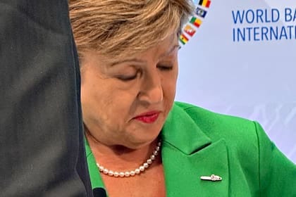 La sorpresa que Sturzenegger le dio a Georgieva en medio de un evento - LA NACION La sorpresa que Sturzenegger le dio a Georgieva en medio de un evento - LA NACION