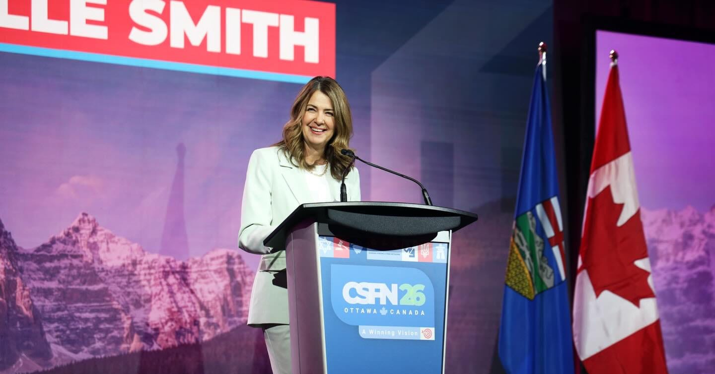 May be an image of text that says 'L SMITH CSFN26 OTTAWA OTTAWANCANADA CANADA Winniag Vision . 吧' May be an image of text that says 'L SMITH CSFN26 OTTAWA OTTAWANCANADA CANADA Winniag Vision . 吧'