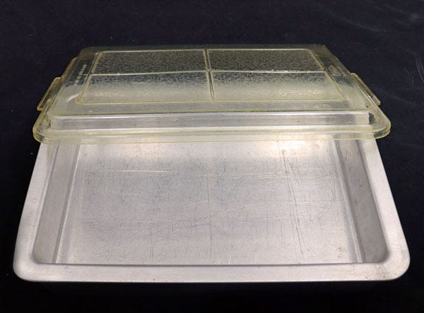 Aluminum 9 x 13 cake pan and cover from the 80s