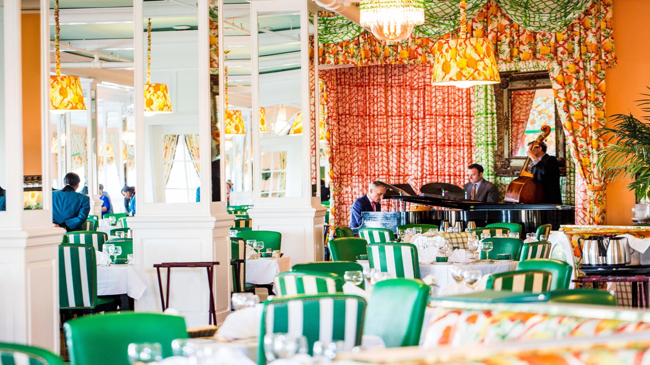 Visual tour of Grand Hotel, Mackinac Island Michigan. Professional photos. Custom maps. 