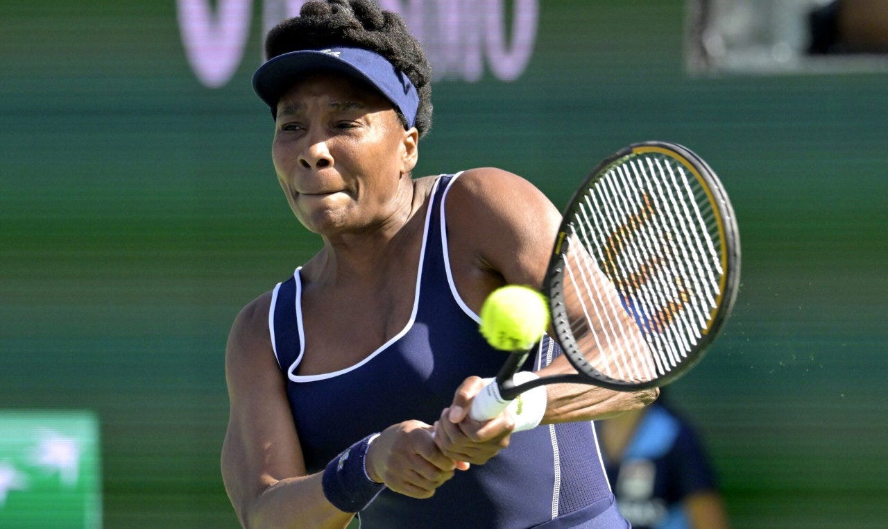 Venus Williams Trains as Serena Williams’ Weight-Loss Drug Ad Takes Over Cincinnati Open Venus Williams Trains as Serena Williams’ Weight-Loss Drug Ad Takes Over Cincinnati Open