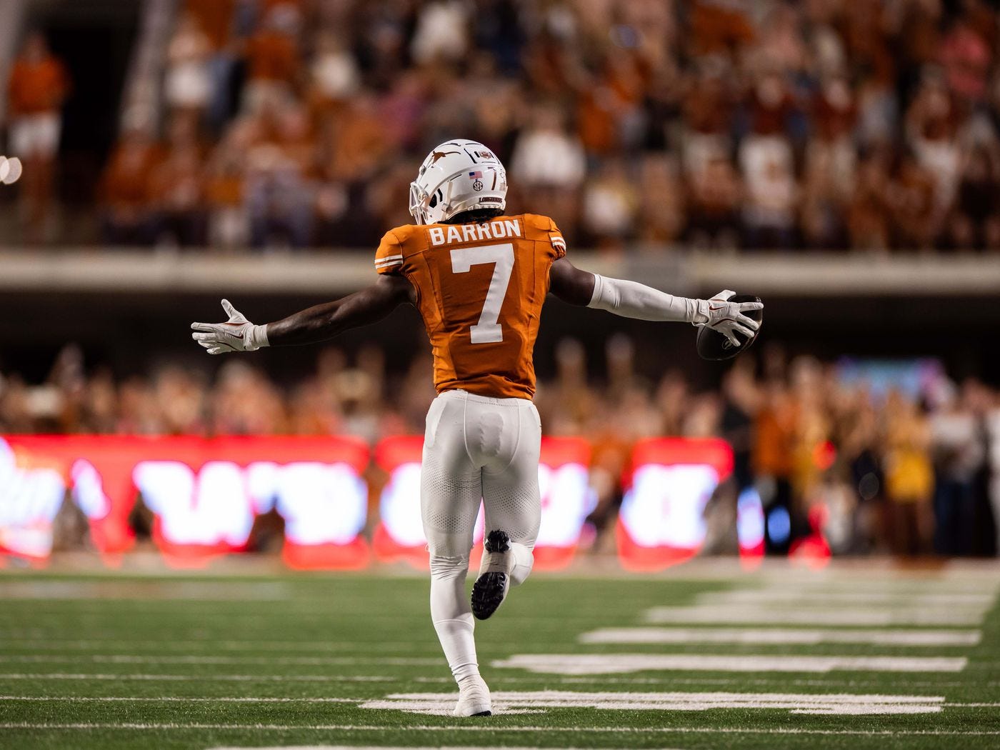 Steve Sarkisian: Texas CB Jahdae Barron has made 'a ton of money' by  returning for 2024 season - Burnt Orange Nation
