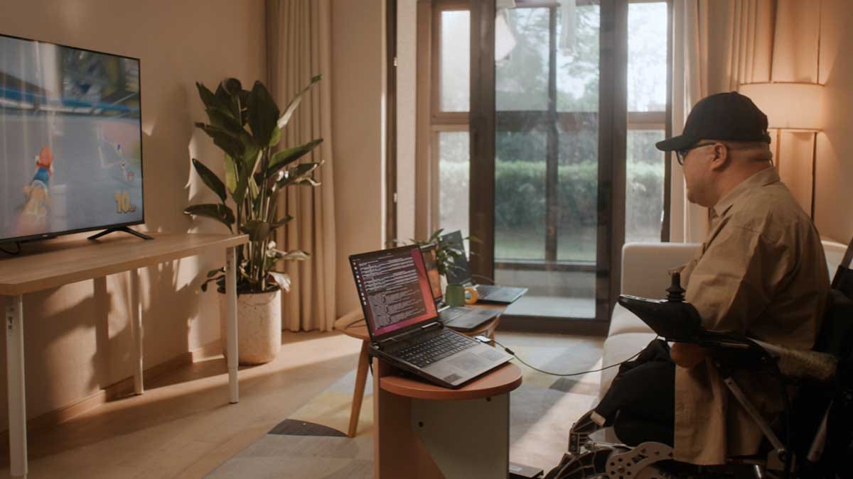 China launches first-ever invasive brain-computer interface clinical trial  — Tetraplegic patient could skillfully operate racing games after just three  weeks | Tom's Hardware