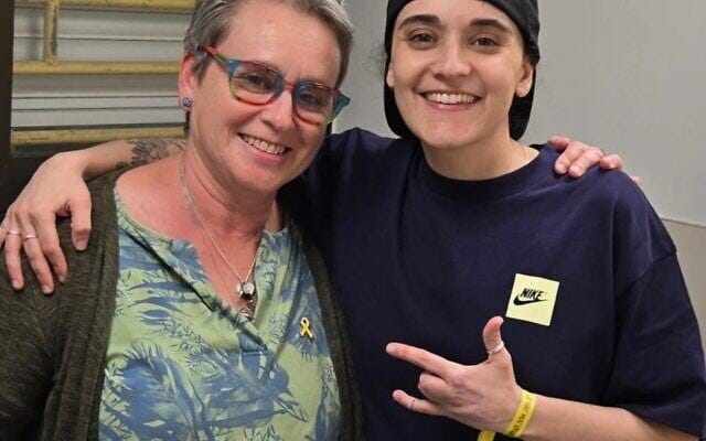 Mandy Damari (left) and her daughter, released hostage Emily Damari, on January 21, 2025. (Mandy Damari/X)