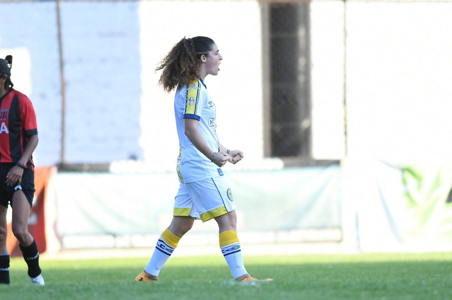 Con dos goles de la barranqueña Lara López, la primera de Central goleó en  su debut – INFO MAS