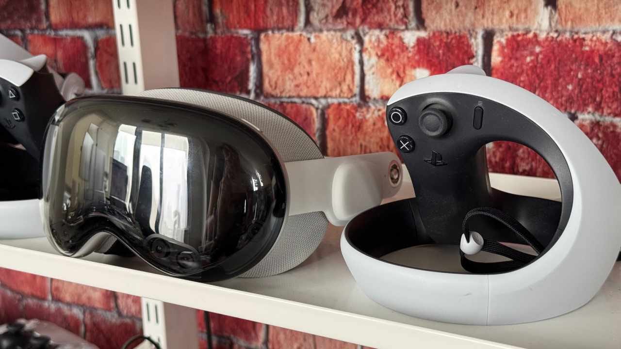 Apple Vision Pro and PSVR 2 Sense controller Apple Vision Pro and PSVR 2 Sense controller