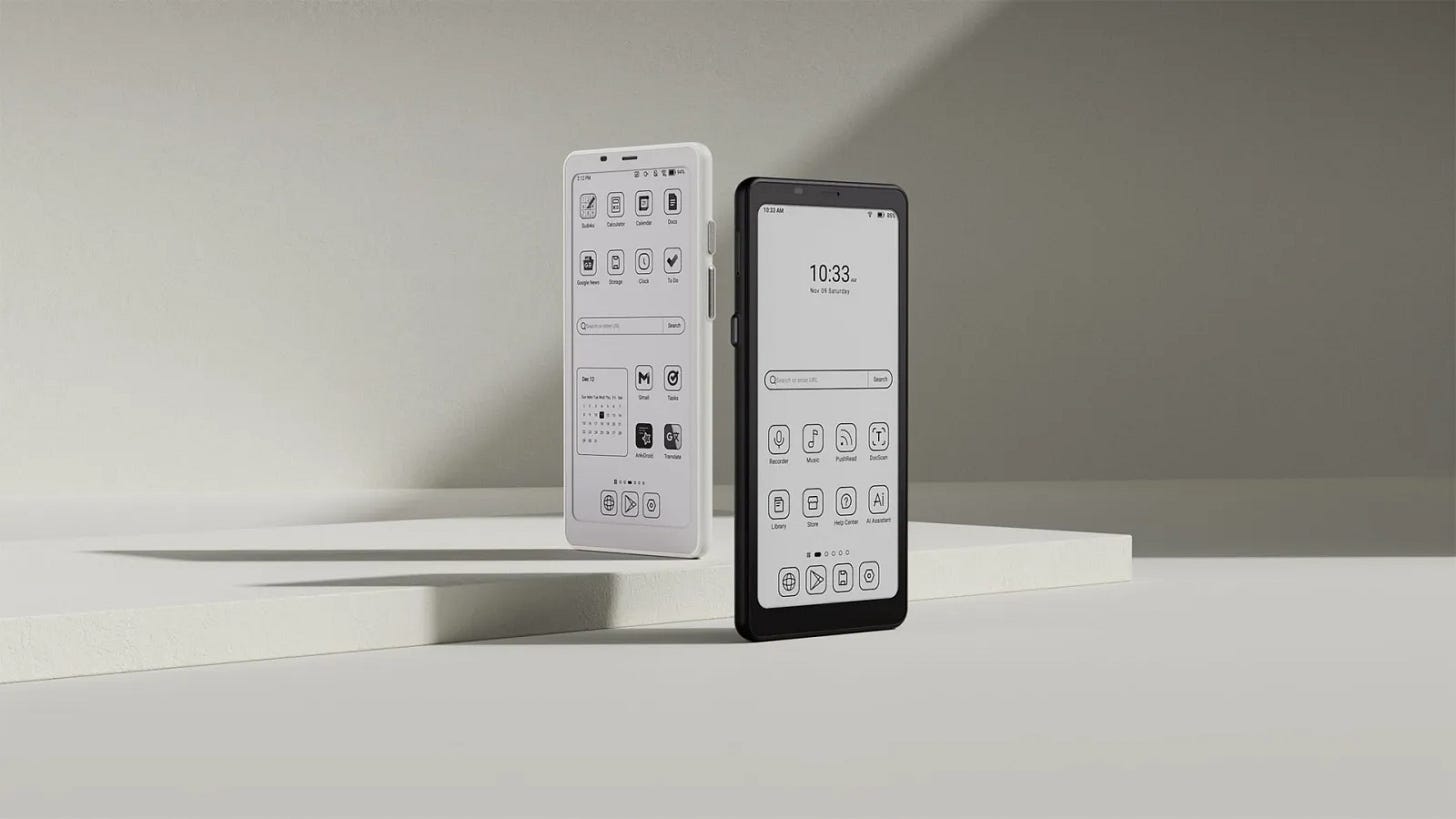 Boox Palma 2 in black and white Boox Palma 2 in black and white