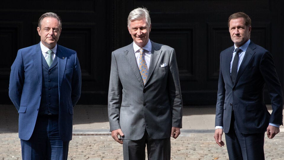 Ik wil geen seconde verspillen aan confederalisme": Paul Magnette (PS) en  Bart De Wever (N-VA) kijken elkaar in de ogen in zeldzaam debat | VRT NWS:  nieuws
