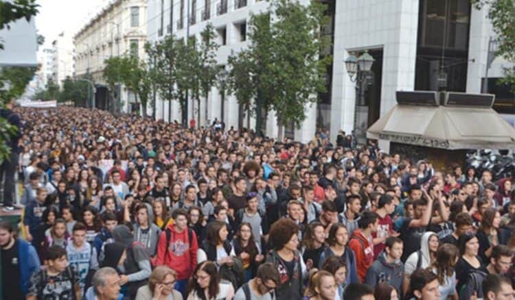 molis to 57 t n neon pisteyei stin llada 01