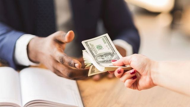 ¿Quién paga las comisiones en las venta de bienes raíces ?
