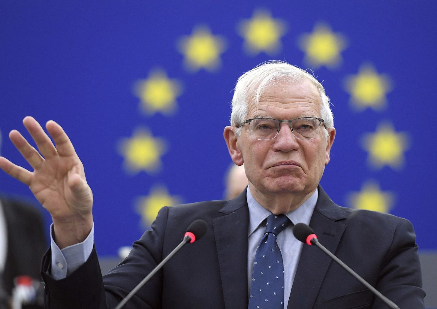 Ucraina: Borrell chiede di accelerare e aumentare le armi a Kiev