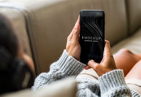 Premium PSD | Woman using mobile phone on couch