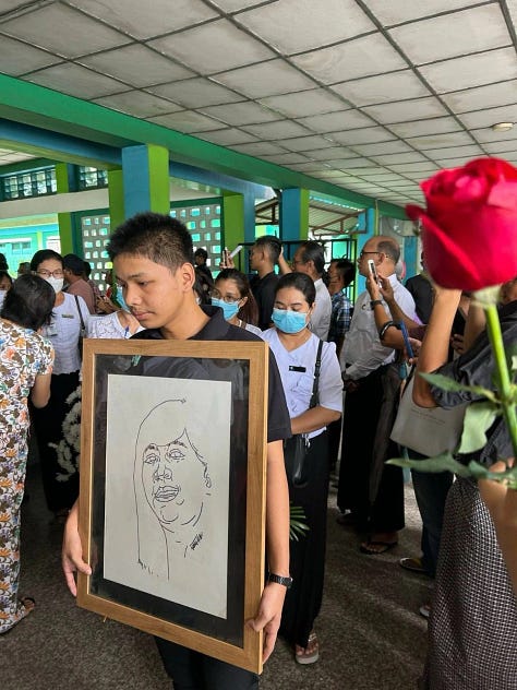 ဓါတ်ပုံတွေကတော့ ဒီနေ့ ရေဝေးသုသာန်မှာ ကျင်းပတဲ့ နိုင်ငံရေးအကျဉ်းသား မဝတ်ရည်အောင်ရဲ့ ဈာပနအခမ်းအနားမြင်ကွင်းတချို့ပဲ ဖြစ်ပါတယ်။  ဓါတ်ပုံများ- ကိုမြအေး၊ ကိုဖိုးညီနဲ့ နာရေးကူညီမှုအသင်း(ရန်ကုန်)